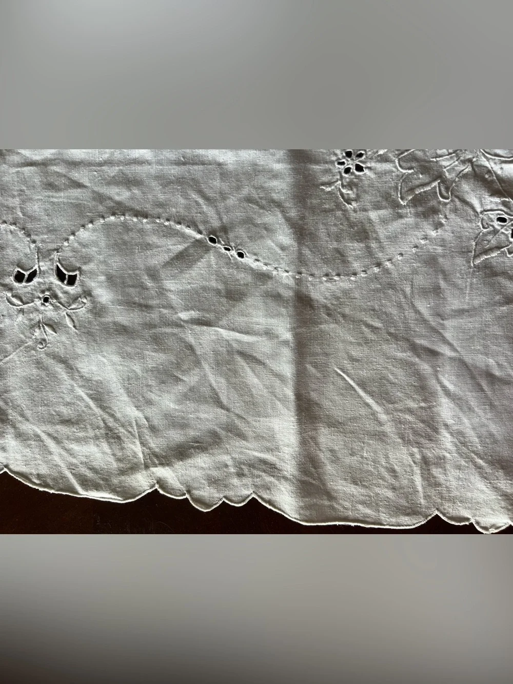 Vintage White Madeir-Style Embroidered Cutwork tablecloth 57